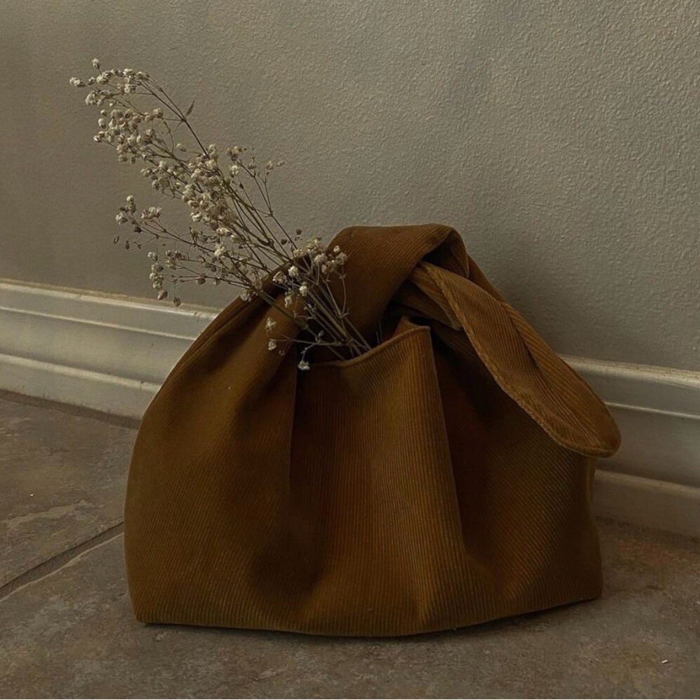 Merit makeup bag (NEW)